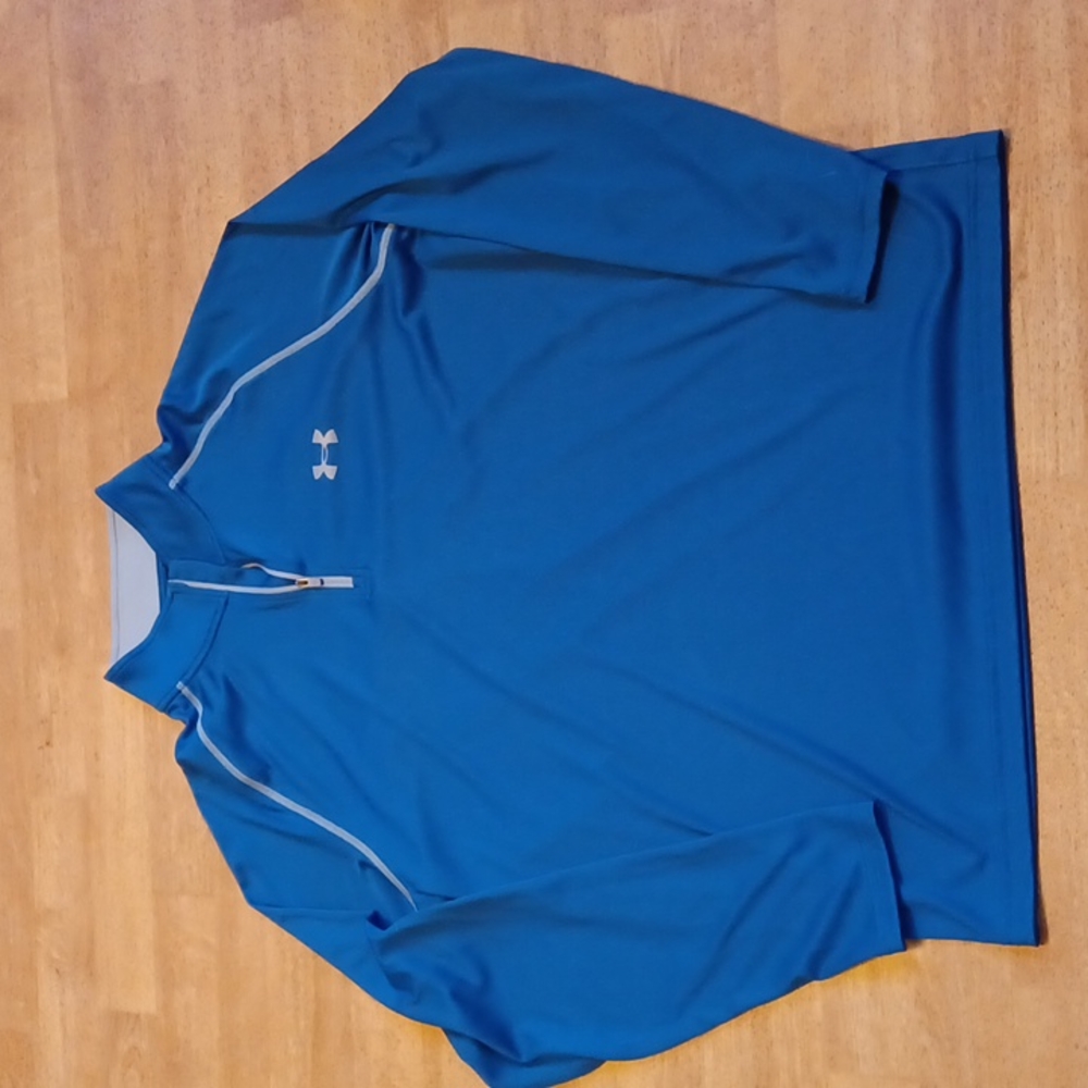 Under Armour size large Long sleeve pull over